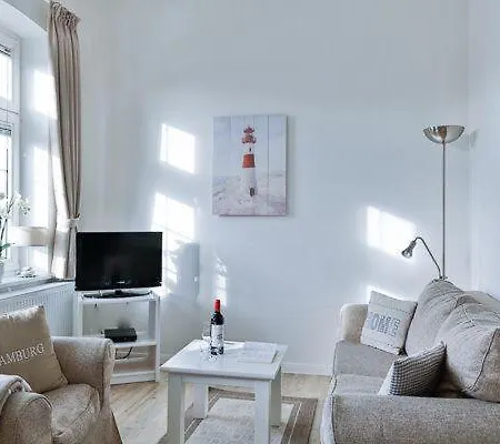 App-6-mit-suedbalkon-in-strandnaher-lage-baederstil-villa-in-wenningstedt-sylt * Wenningstedt-Braderup