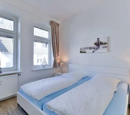 Apartmán App-6-mit-suedbalkon-in-strandnaher-lage-baederstil-villa-in-wenningstedt-sylt