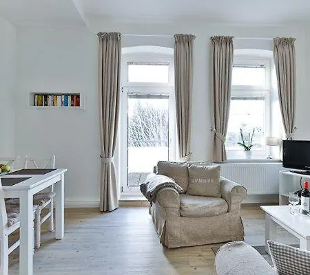 App-6-mit-suedbalkon-in-strandnaher-lage-baederstil-villa-in-wenningstedt-sylt Apartmán