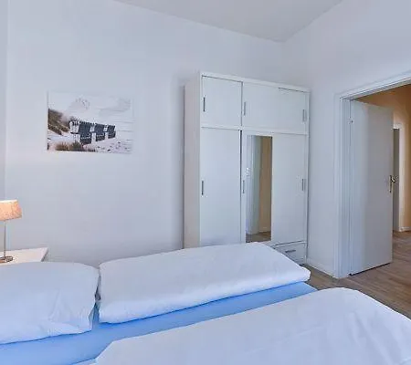 App-6-mit-suedbalkon-in-strandnaher-lage-baederstil-villa-in-wenningstedt-sylt Appartement Wenningstedt-Braderup
